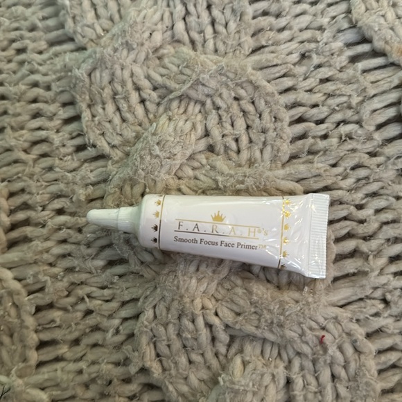 Mini Make-Up Bundle - Picture 4 of 11